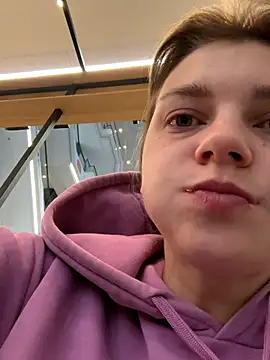 Snapshot of ValenciaShock chatting on October 12, 2025, 6:48 am ValenciaShock online show from October 12, 2025, 6:48 am