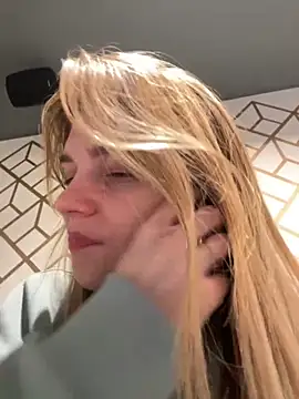 Snapshot of ValenciaShock chatting on November 7, 2025, 6:40 am ValenciaShock online show from November 7, 2025, 6:40 am