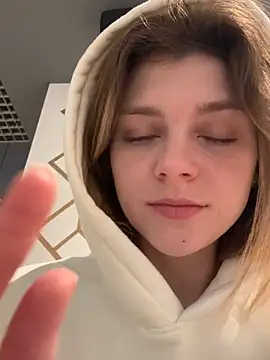 ValenciaShock online show from April 21, 2026, 7:15 am