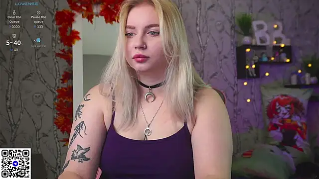 Snapshot of Moon_Valkyrie chatting on November 13, 2025, 9:02 am Moon Valkyrie online show from November 13, 2025, 9:02 am