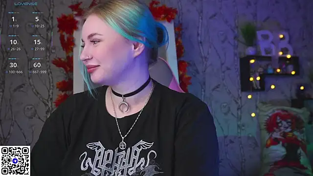 Snapshot of Moon_Valkyrie chatting on September 9, 2025, 12:21 am Moon Valkyrie online show from September 9, 2025, 12:21 am