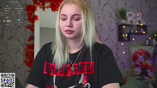 Snapshot of Moon_Valkyrie chatting on November 7, 2025, 8:19 am Moon Valkyrie online show from November 7, 2025, 8:19 am