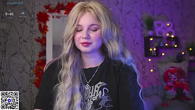 Snapshot of Moon_Valkyrie chatting on September 17, 2025, 7:43 am Moon Valkyrie online show from September 17, 2025, 7:43 am