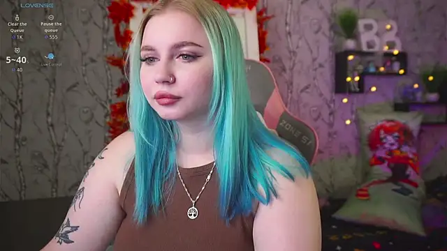 Snapshot of Moon_Valkyrie chatting on October 1, 2025, 9:58 am Moon Valkyrie online show from October 1, 2025, 9:58 am