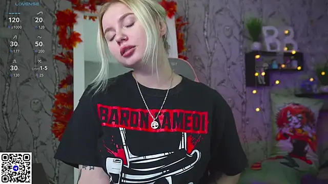 Snapshot of Moon_Valkyrie chatting on October 19, 2025, 11:24 am Moon Valkyrie online show from October 19, 2025, 11:24 am