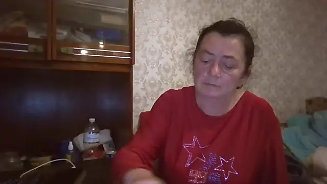 Snapshot of GypsiQueen2 chatting on October 5, 2025, 5:14 pm GypsiQueen2 online show from October 5, 2025, 5:14 pm