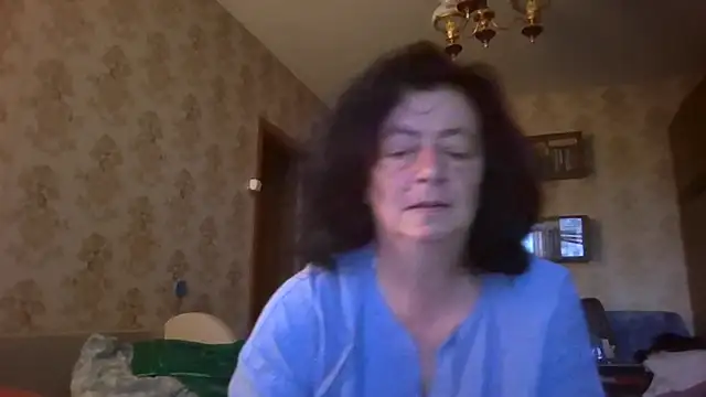 Snapshot of GypsiQueen2 chatting on July 8, 2026, 4:57 am GypsiQueen2 online show from July 8, 2026, 4:57 am