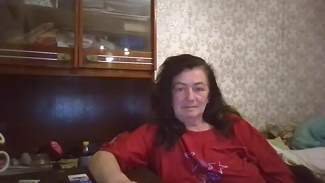 Snapshot of GypsiQueen2 chatting on October 28, 2025, 4:06 pm GypsiQueen2 online show from October 28, 2025, 4:06 pm