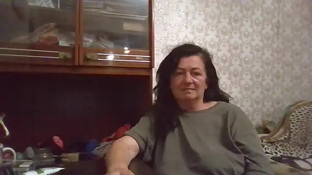 Snapshot of GypsiQueen2 chatting on October 23, 2025, 4:38 pm GypsiQueen2 online show from October 23, 2025, 4:38 pm