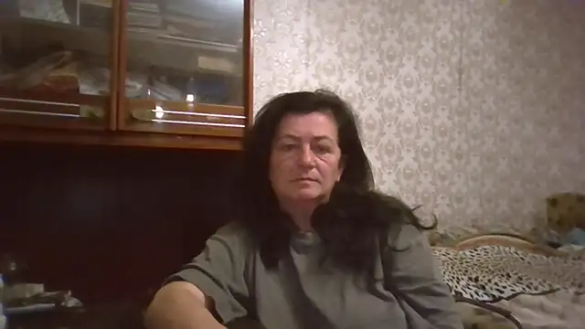 Snapshot of GypsiQueen2 chatting on November 15, 2025, 4:00 pm GypsiQueen2 online show from November 15, 2025, 4:00 pm