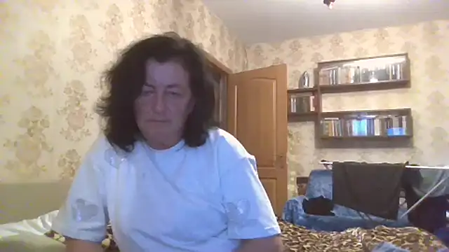 Snapshot of GypsiQueen2 chatting on July 12, 2026, 6:31 pm GypsiQueen2 online show from July 12, 2026, 6:31 pm