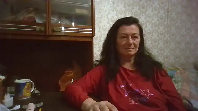 Snapshot of GypsiQueen2 chatting on November 18, 2025, 6:55 pm GypsiQueen2 online show from November 18, 2025, 6:55 pm