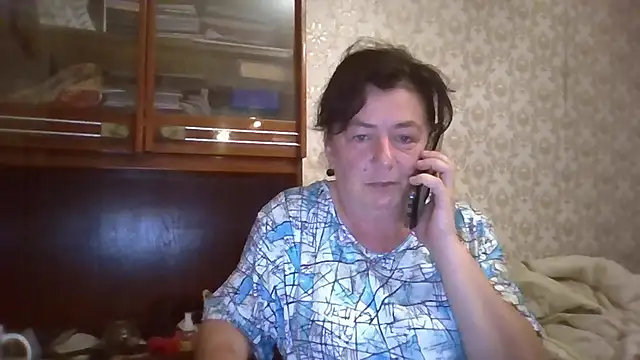 Snapshot of GypsiQueen2 chatting on September 8, 2025, 7:13 pm GypsiQueen2 online show from September 8, 2025, 7:13 pm