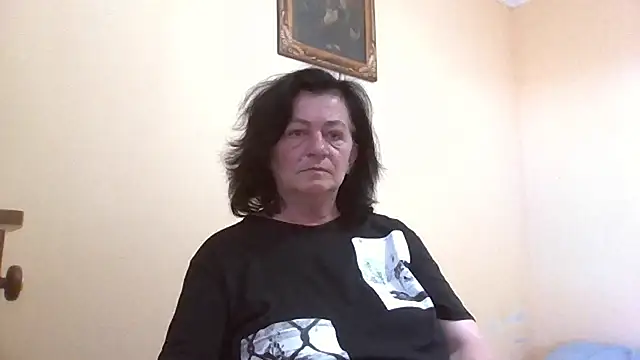 Snapshot of GypsiQueen2 chatting on June 17, 2026, 5:23 pm GypsiQueen2 online show from June 17, 2026, 5:23 pm