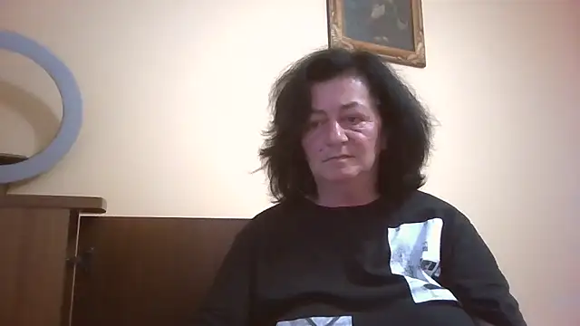 Snapshot of GypsiQueen2 chatting on June 6, 2026, 6:13 pm GypsiQueen2 online show from June 6, 2026, 6:13 pm