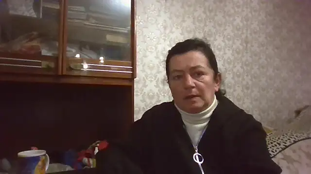 Snapshot of GypsiQueen2 chatting on November 5, 2025, 3:15 pm GypsiQueen2 online show from November 5, 2025, 3:15 pm