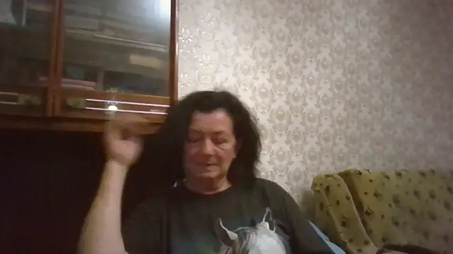 Snapshot of GypsiQueen2 chatting on July 4, 2026, 7:29 pm GypsiQueen2 online show from July 4, 2026, 7:29 pm