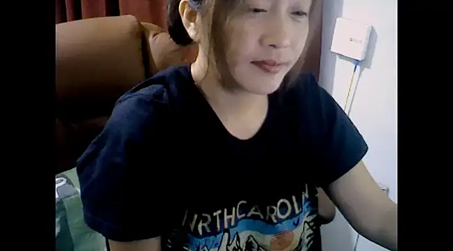 Snapshot of makemefallin chatting on March 12, 2025, 1:40 pm makemefallin online show from March 12, 2025, 1:40 pm