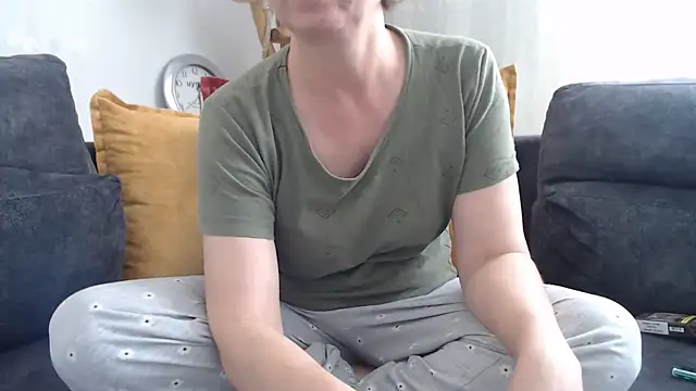 Snapshot of Canan0604 chatting on March 21, 2025, 9:34 am Canan0604 online show from March 21, 2025, 9:34 am