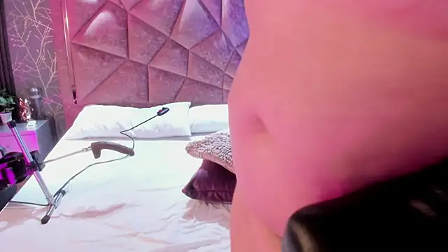 Amanda-Cruz online show from November 1, 2025, 12:28 am