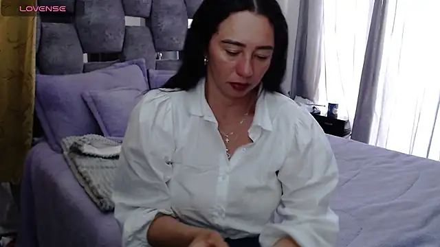 sara hott 1 online show from October 24, 2025, 5:12 pm