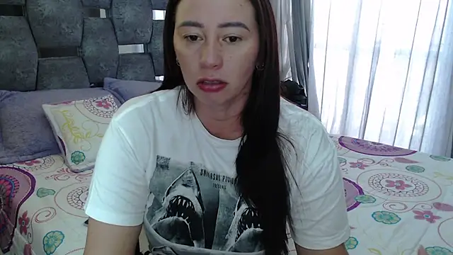 sara hott 1 online show from April 2, 2026, 2:24 pm