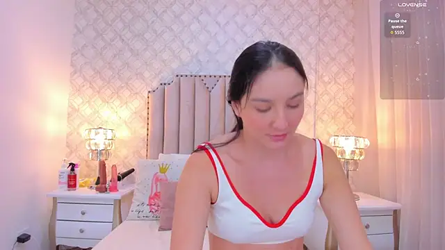 Pia Johnson  online show from March 30, 2026, 11:55 am