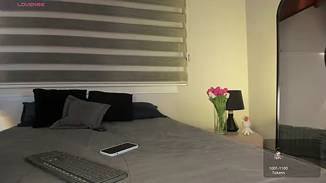 MERIDA TAYLOR online show from April 14, 2026, 1:16 pm