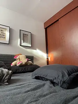 J loren online show from March 11, 2026, 9:42 pm