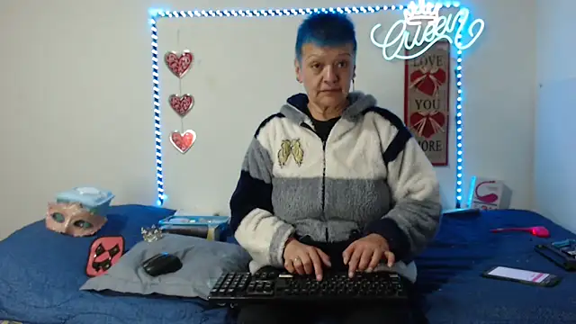 loquitaqueen011 online show from September 17, 2025, 4:53 pm