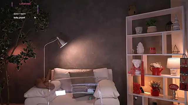 RedJasmine  online show from March 20, 2026, 9:49 pm