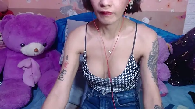 TS Peachy online show from October 25, 2025, 10:25 am