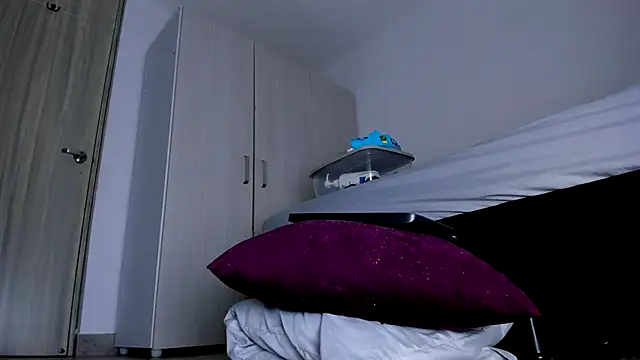 Skarleth69 online show from September 15, 2025, 9:04 pm