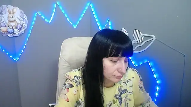 NinaFlawlees online show from April 8, 2026, 12:17 pm