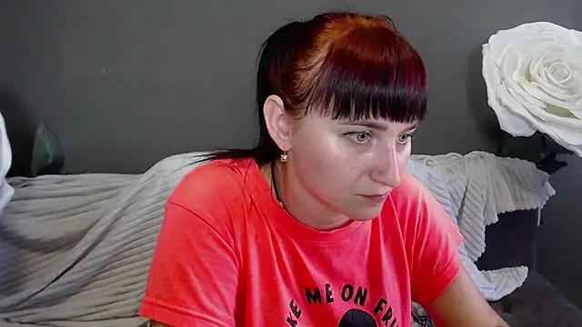 NinaFlawlees online show from September 22, 2025, 12:00 pm