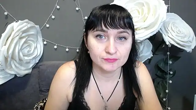 NinaFlawlees online show from November 23, 2025, 12:59 pm