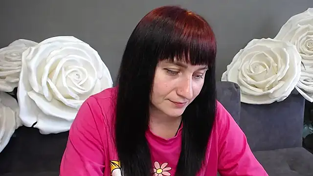 NinaFlawlees online show from September 14, 2025, 12:05 pm