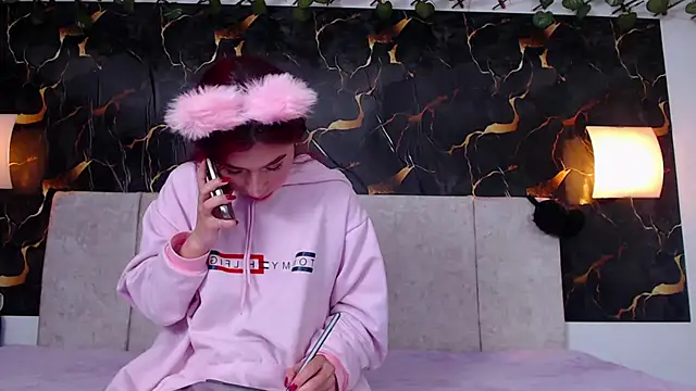 Snapshot of adriscute chatting on April 22, 2026, 12:06 am adriscute online show from April 22, 2026, 12:06 am