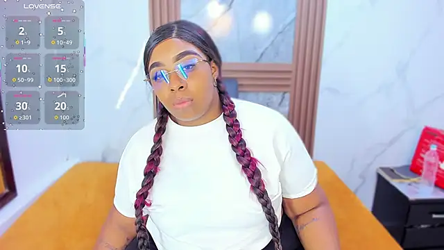 Snapshot of HannyMansonh chatting on November 6, 2025, 3:32 am HannyMansonh online show from November 6, 2025, 3:32 am