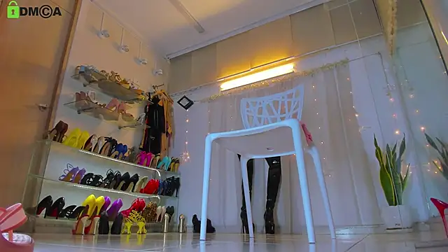 kendrarioss online show from February 14, 2025, 11:09 pm