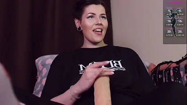 Luna Blake online show from February 5, 2025, 7:31 pm