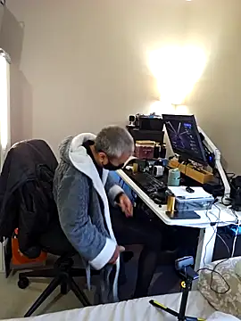 AmGuy23 online show from December 2, 2025, 3:52 am