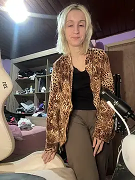 bunnydark00 online show from July 16, 2026, 2:52 am