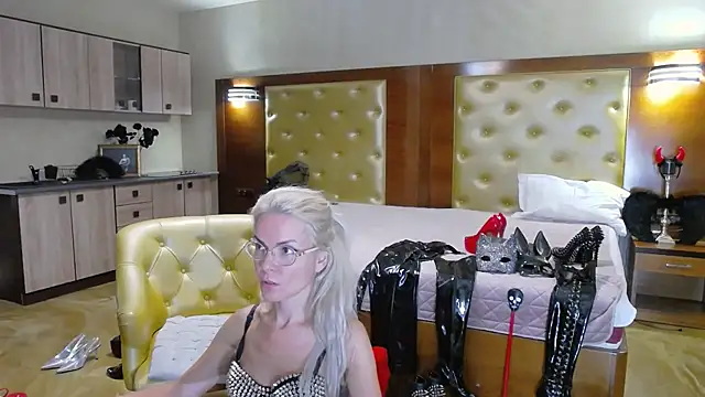 DomCaprisse online show from September 17, 2025, 12:51 pm