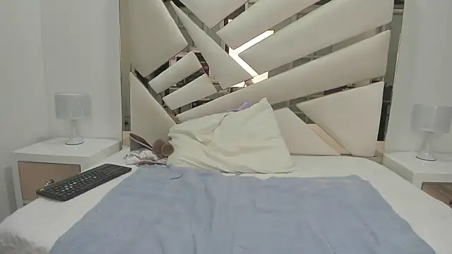 Naughty  Mom online show from March 7, 2025, 12:23 pm