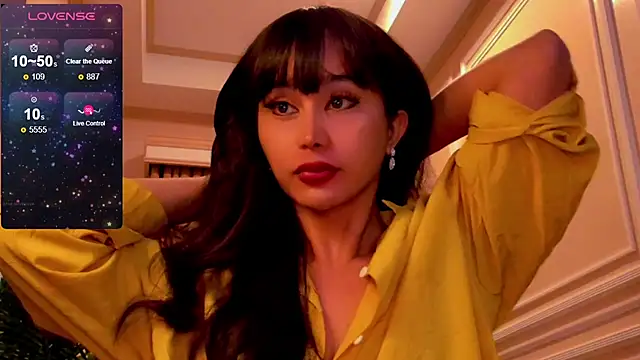 YOURCRISTINAS online show from September 18, 2025, 4:43 pm