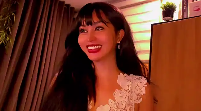 YOURCRISTINAS online show from December 16, 2024, 1:31 am