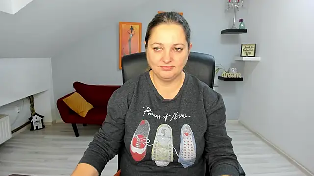 Snapshot of LollaGirl chatting on November 25, 2025, 4:13 am LollaGirl online show from November 25, 2025, 4:13 am