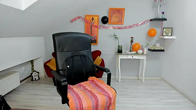 Snapshot of LollaGirl chatting on October 29, 2025, 4:22 am LollaGirl online show from October 29, 2025, 4:22 am