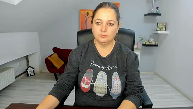 Snapshot of LollaGirl chatting on November 14, 2025, 4:16 am LollaGirl online show from November 14, 2025, 4:16 am